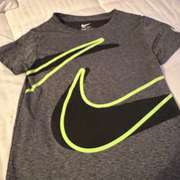 Bundle of Boys Nike Tees - Picture 7 of 12